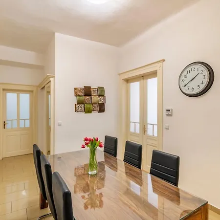 Aparthotel Templova - Old Town